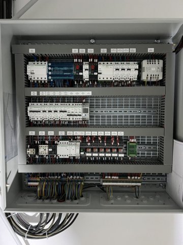 Pose et raccordement d'une armoire électrique pour un chauffage VRV à Longvic 